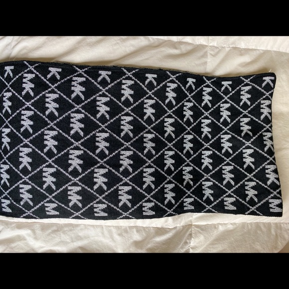 Michael Kors Scarf - Picture 6 of 7